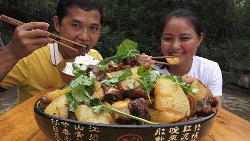 刘大瓜吃钵钵鸡视频,现场大快朵颐！