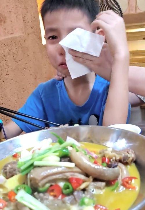 小男孩吃蒸角瓜视频教程,小男孩教你轻松学会蒸角瓜美味佳肴