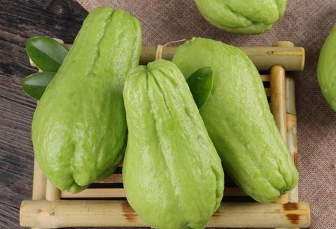 主播吃佛手瓜视频,口感独特引网友热议